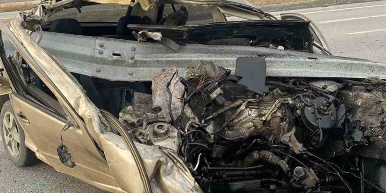 Hurdaya dönen araçtan sağ çıktı