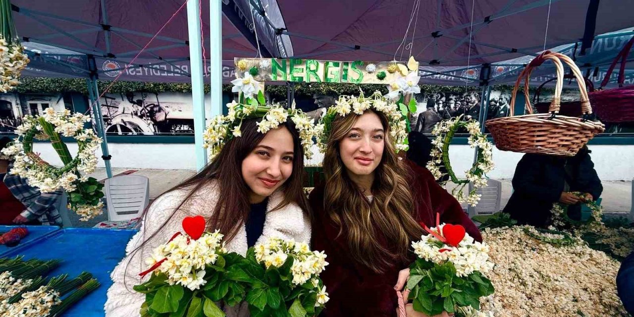 Karaburun’da mis kokulu nergis festivali