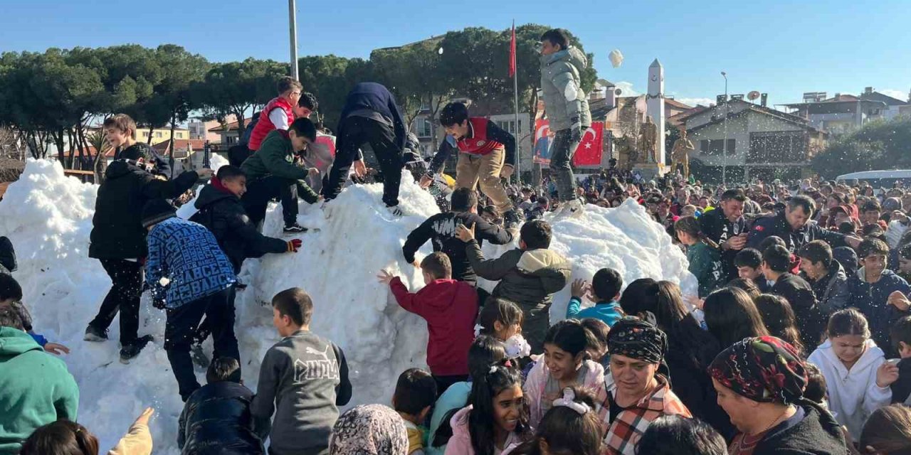 Germencik Belediyesi’nden karnelerini alan çocuklara "kar" sürprizi