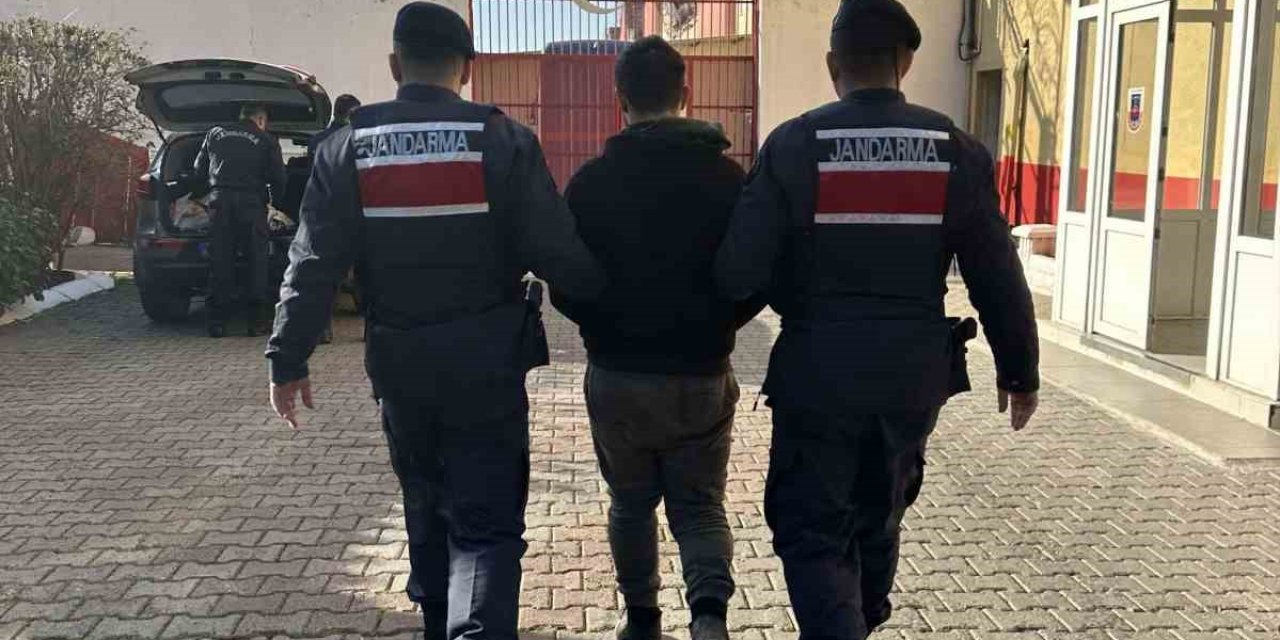 Aranan şahıslar jandarmadan kaçamadı