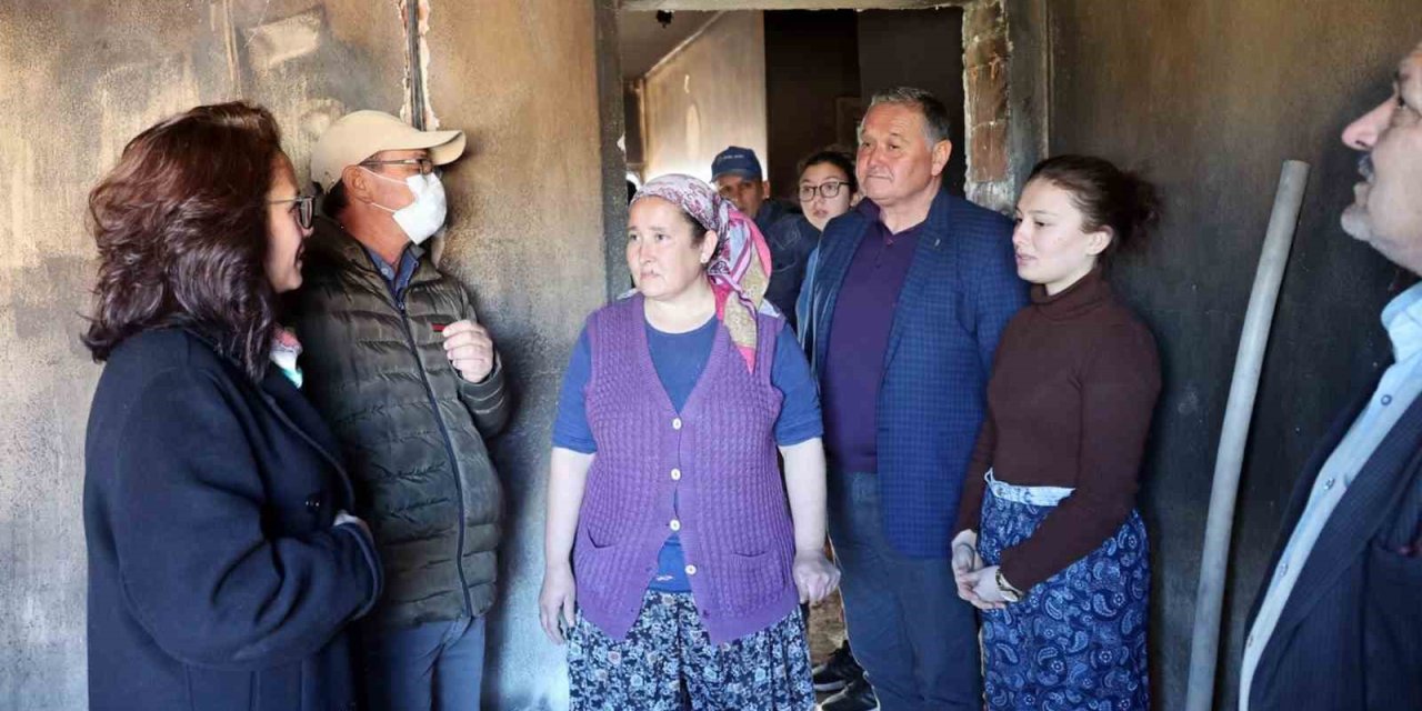 Başkan Aras Köksal yangında evleri hasar gören aileyi ziyaret etti