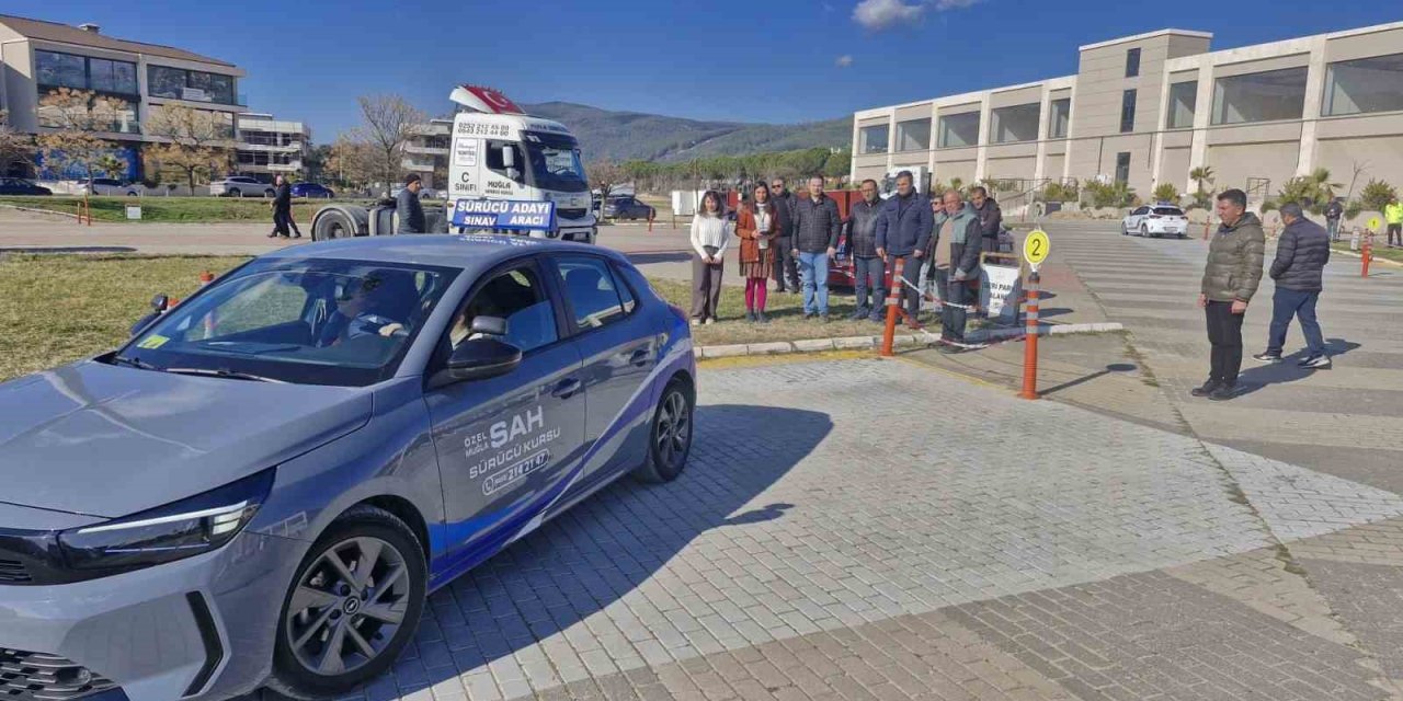 Muğla İl Milli Eğitim Müdürü Çay, MTSK sınav sahasında incelemelerde bulundu