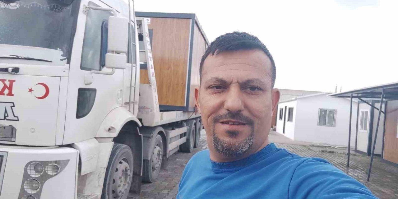 Manisa’da otomobil elektrik direğine çarptı: 1 ölü, 2 yaralı