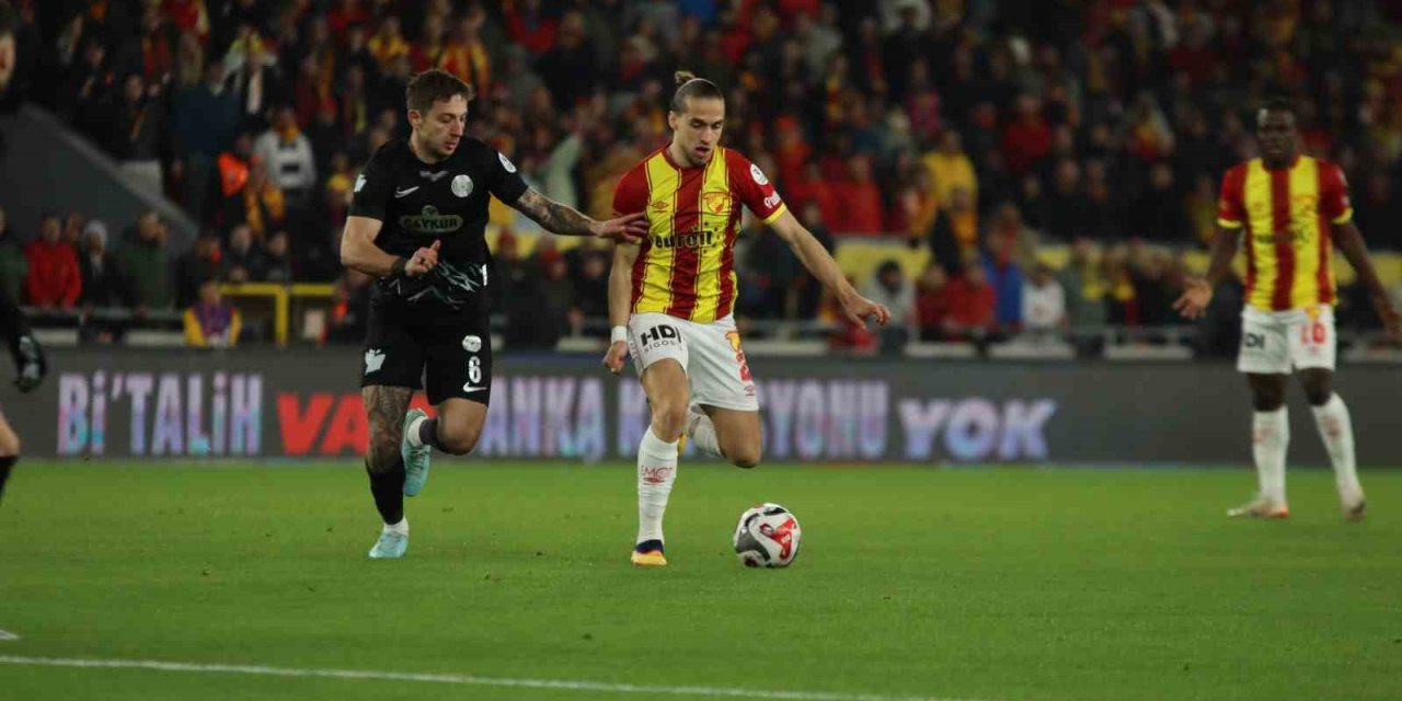 Trendyol Süper Lig: Göztepe: 1 - Çaykur Rizespor: 0 (İlk yarı)