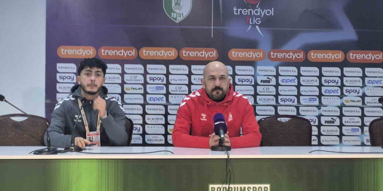 Evren Otyakmaz: "Kendi sahasında yenilmemiş bir takımı yendiğimiz için gururluyuz"