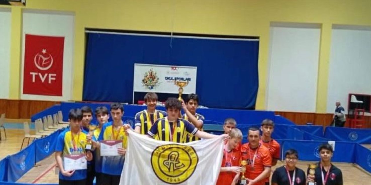 Aydın Lisesi Masa Tenisi Turnuvası’nda şampiyonu oldu