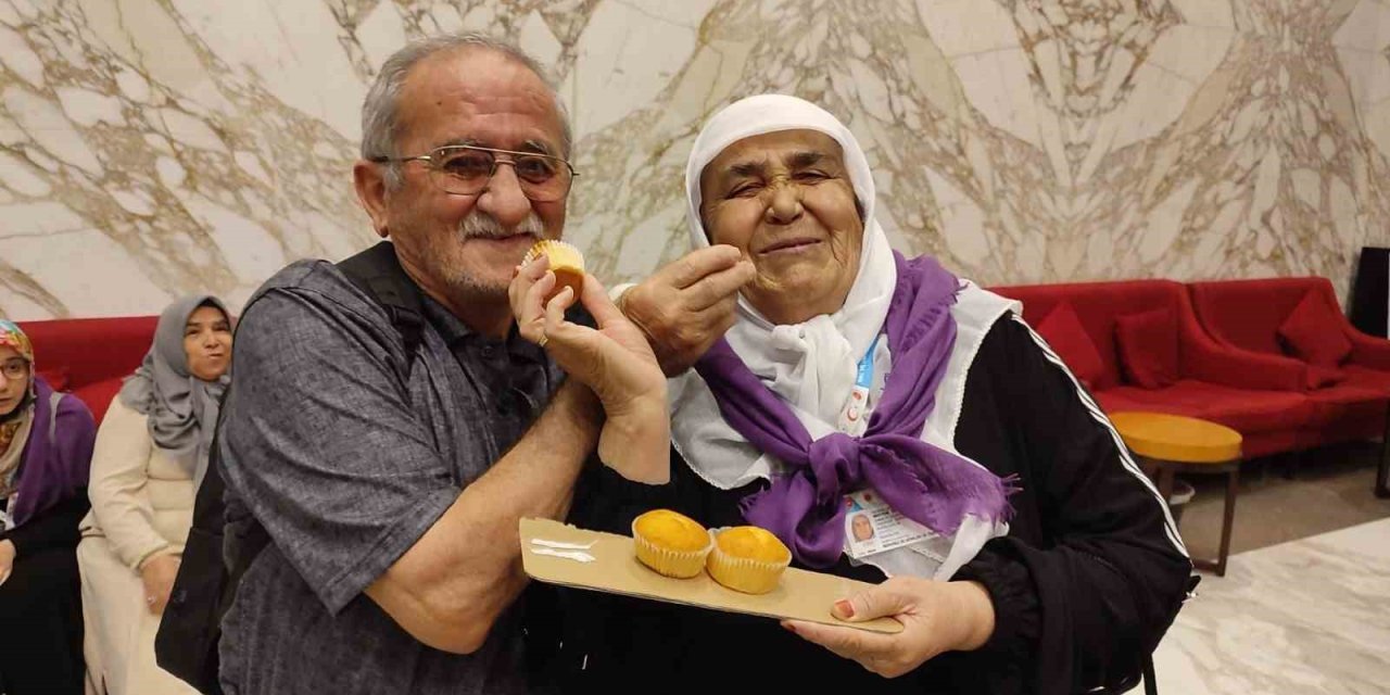 49. evlilik yıl dönümünü  Mekke'de kutladılar