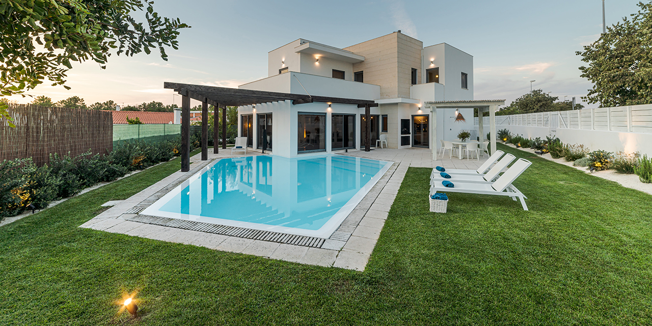 Kuşadası Kiralık Villa Deniz Manzaralı Tatil Seçenekleri