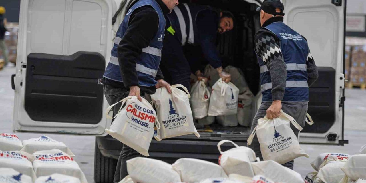 İzmir’de 24 bin haneye kahvaltı paketi dağıtımı başladı