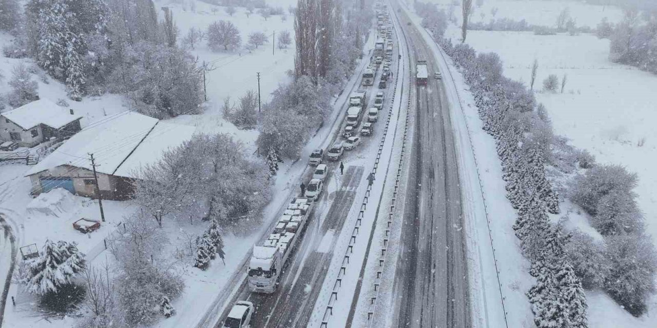 Uşak-Ankara karayolu 3 saat trafiğe kapandı