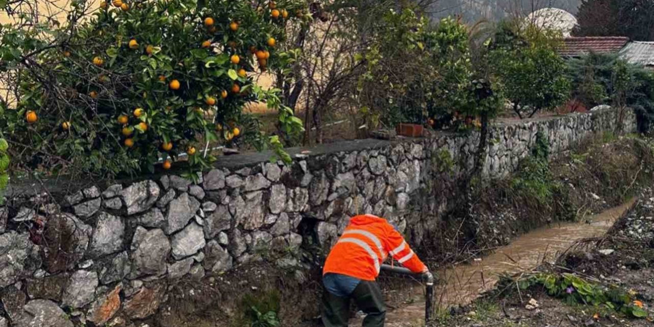 MUSKİ ekiplerinden yağmur mesaisi