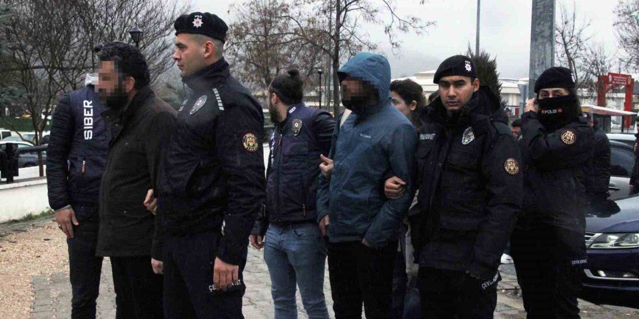 Muğla’da sahte hesap üzerinden  ‘Devlet Büyüklerine Hakaret’ şüphelileri adliyeye sevk edildi