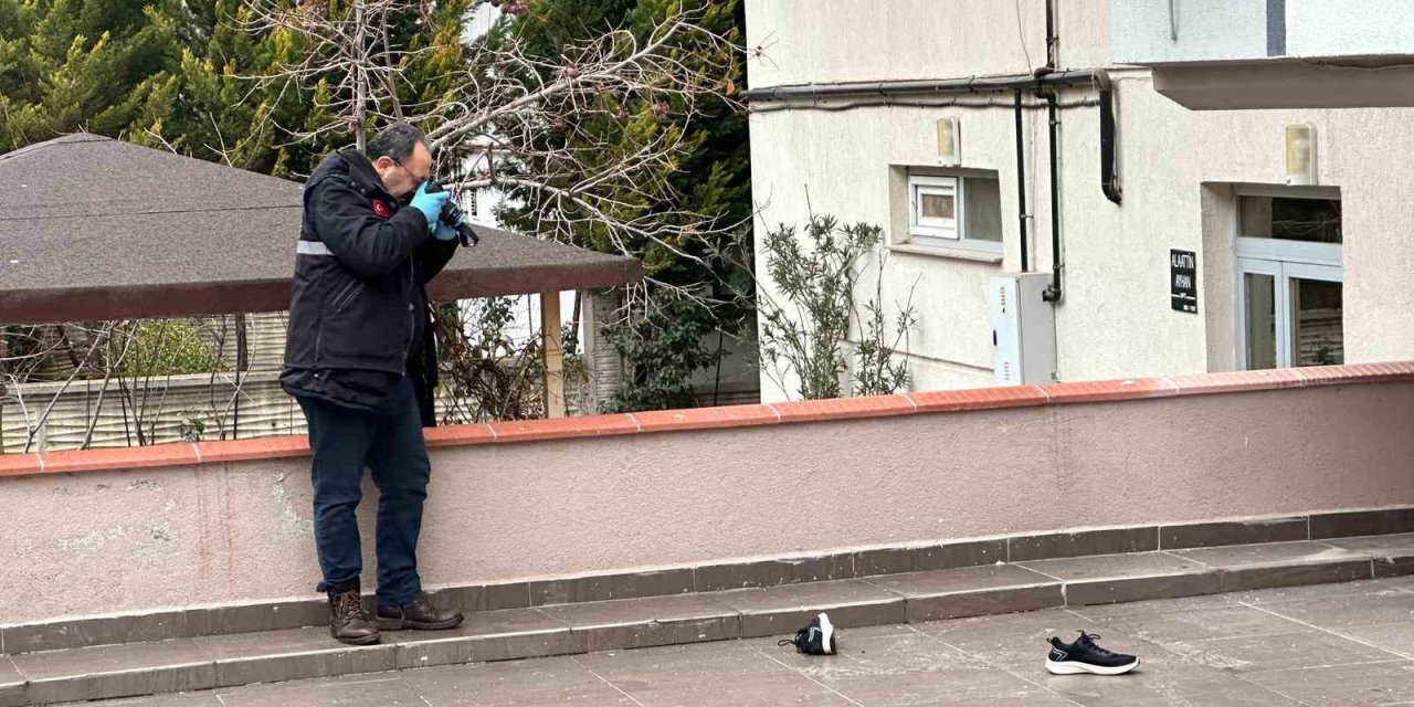 Uşak’ta çatıdan düşen adam hayatını kaybetti