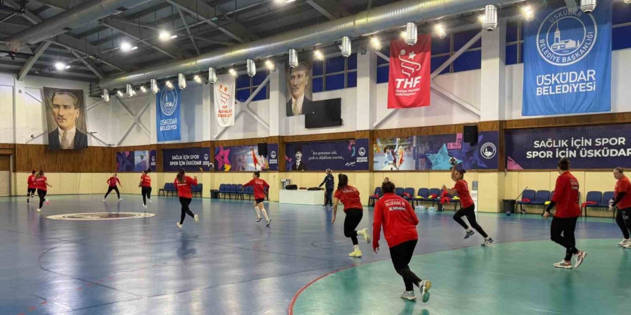 Yalıkavakspor, Üsküdar Belediyespor maçı öncesi İstanbul’da son antrenmanını yaptı