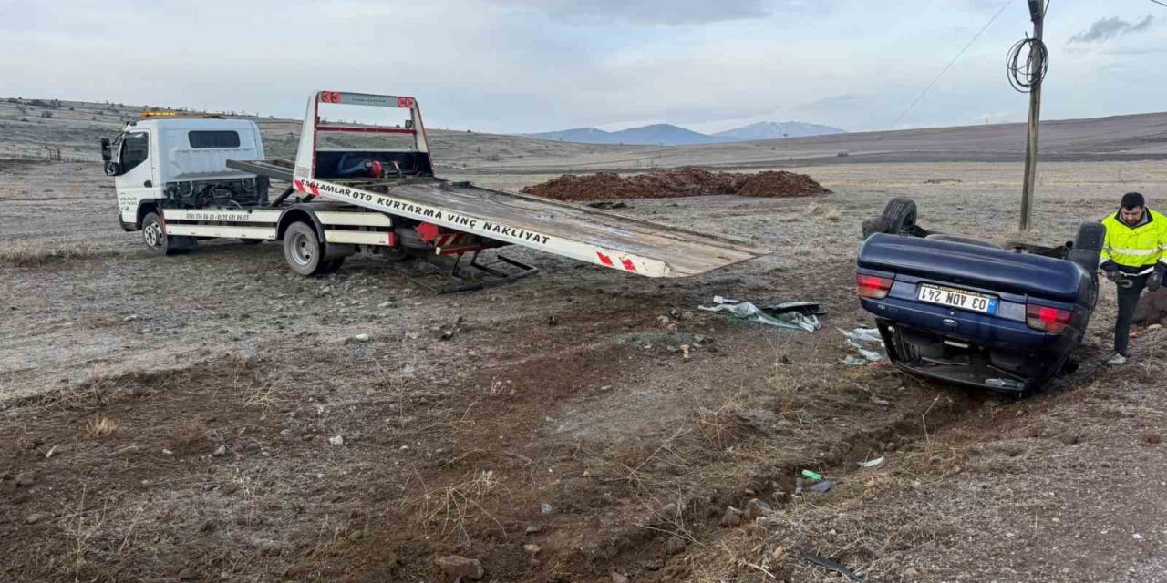 Şarampole devrilen otomobilde 2 kişi yaralandı