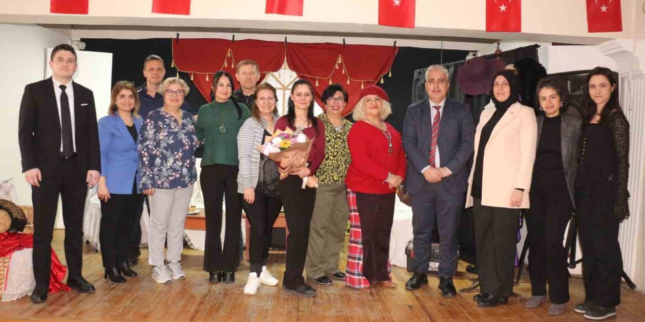 Dikili Umut Tiyatrosu, umut olmaya devam ediyor