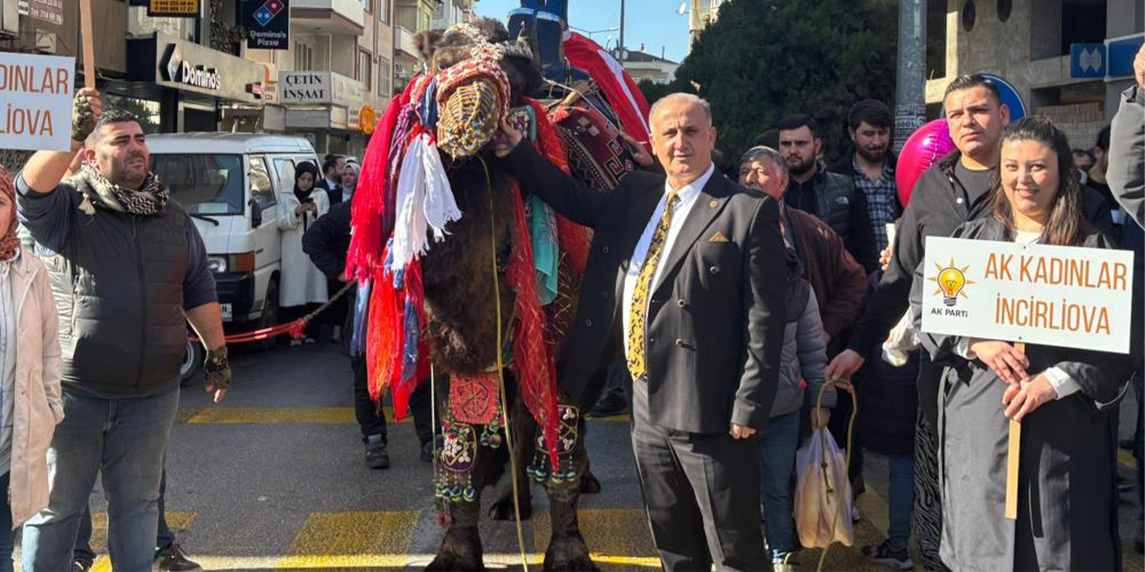 İncirliova Belediye Başkanı Kaya, açılış törenine develerle katıldı