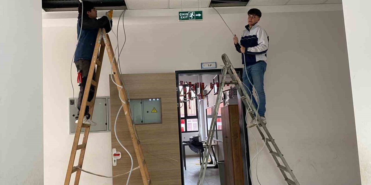 Sarıgöl’ün en büyük okulu klimalarla donatılıyor