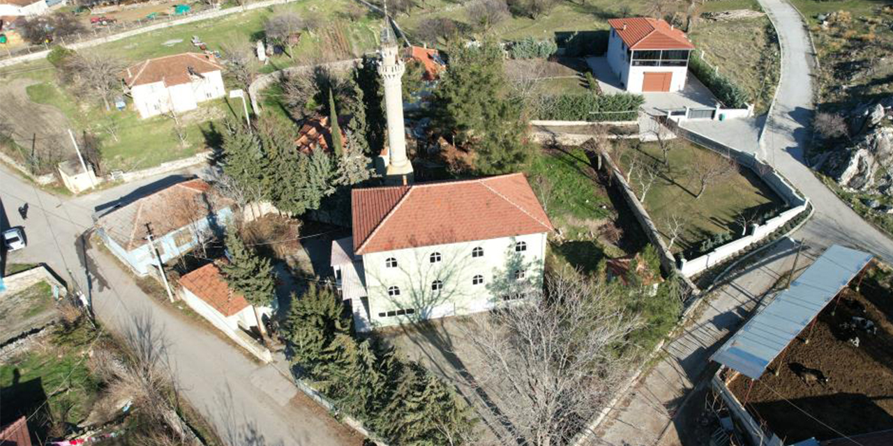 Caminin bir kısmı ve avlusu  icradan satılığa çıkarıldı