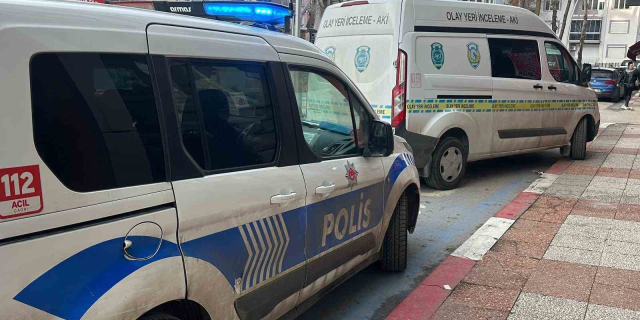 Uşak’ta bıçaklanan şahıs ağır yaralandı