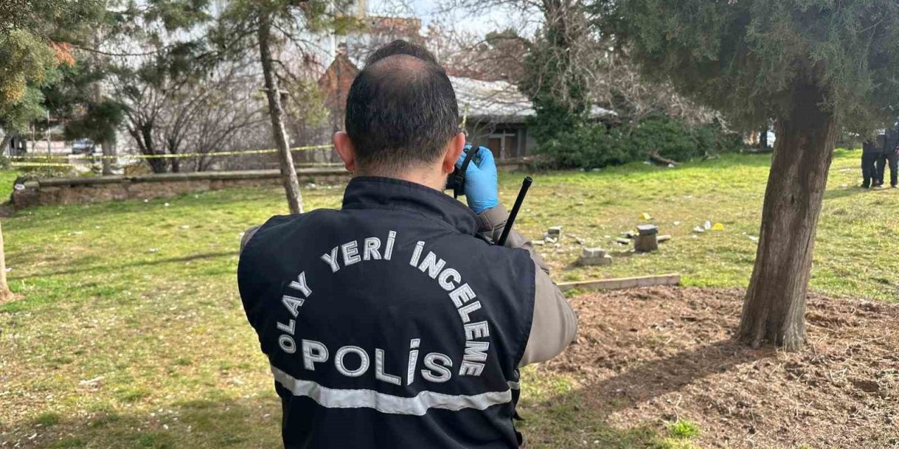 Uşak’ta parkta erkek cesedi bulundu