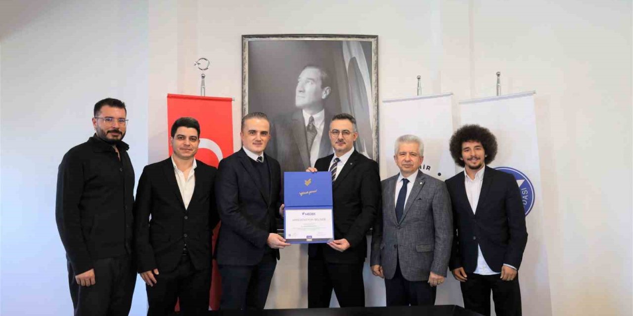 İzmir Ekonomi’nin eğitim kalitesine ‘akreditasyon’ tescili