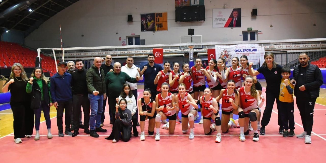 Yunusemre Belediyespor’un sultanları ligde kaldı