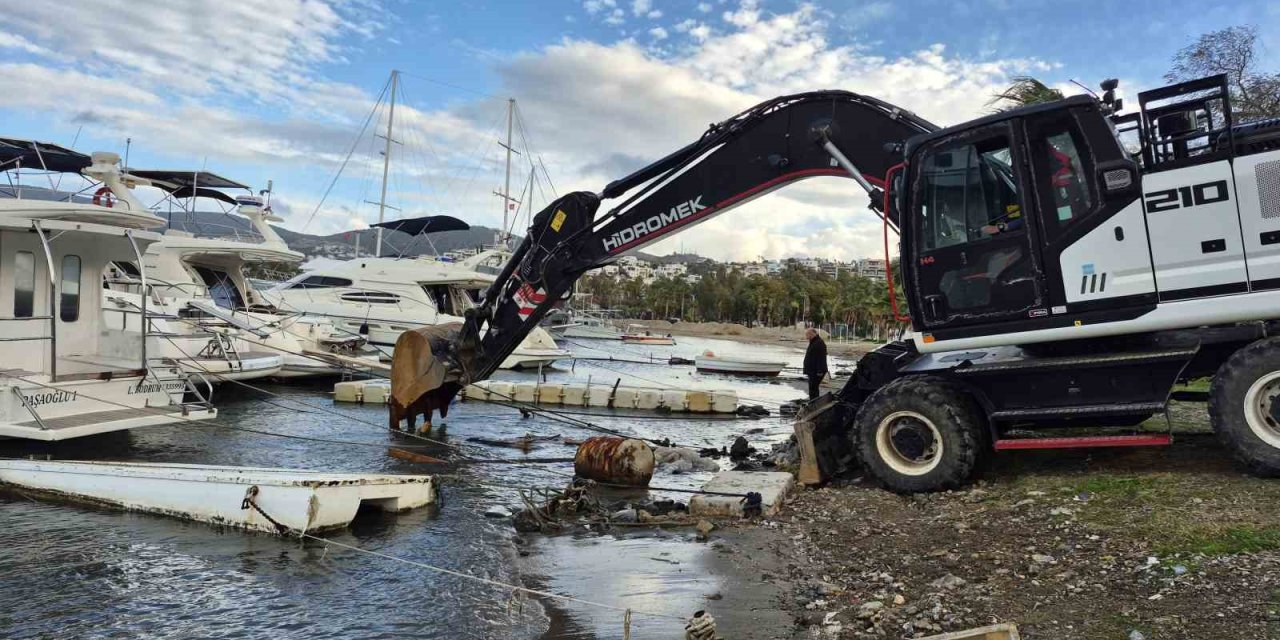 Bodrum’da 100 tekne koydan kaldırıldı