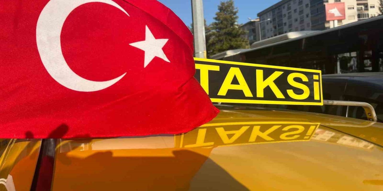 İzmir’de taksicilerden Türk bayraklı konvoy