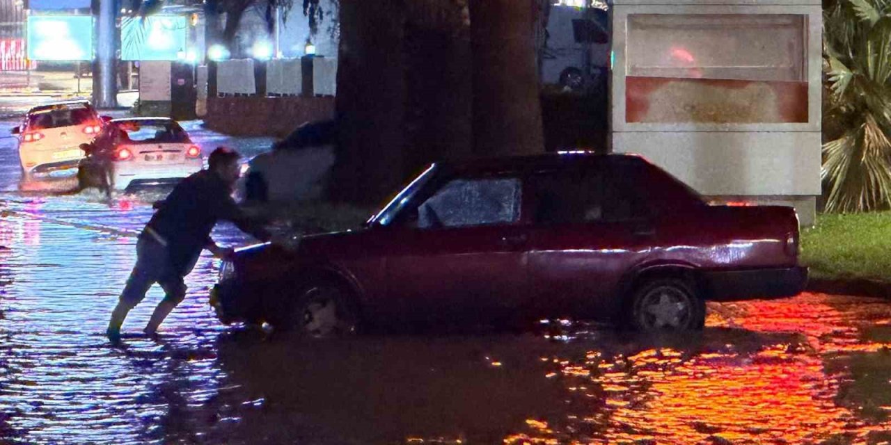 Aydın’da sağanak yağış hayatı felç etti