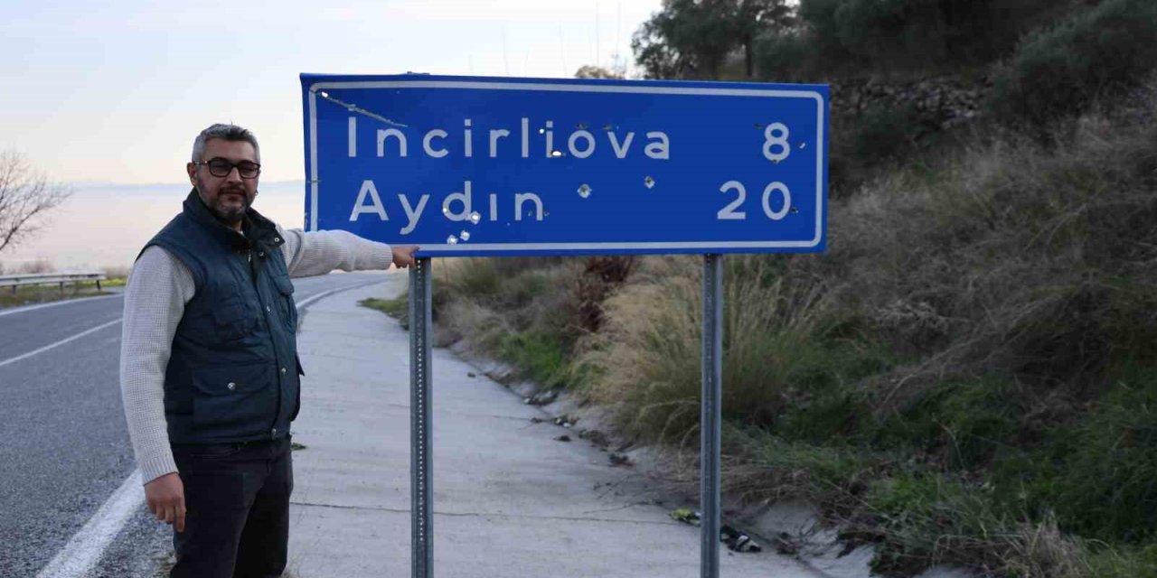 Aydın’da trafik levhaları kurşunların hedefi oldu