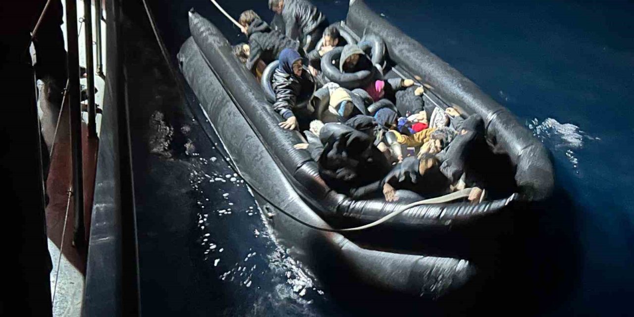 İzmir’de 50 düzensiz göçmen yakalandı