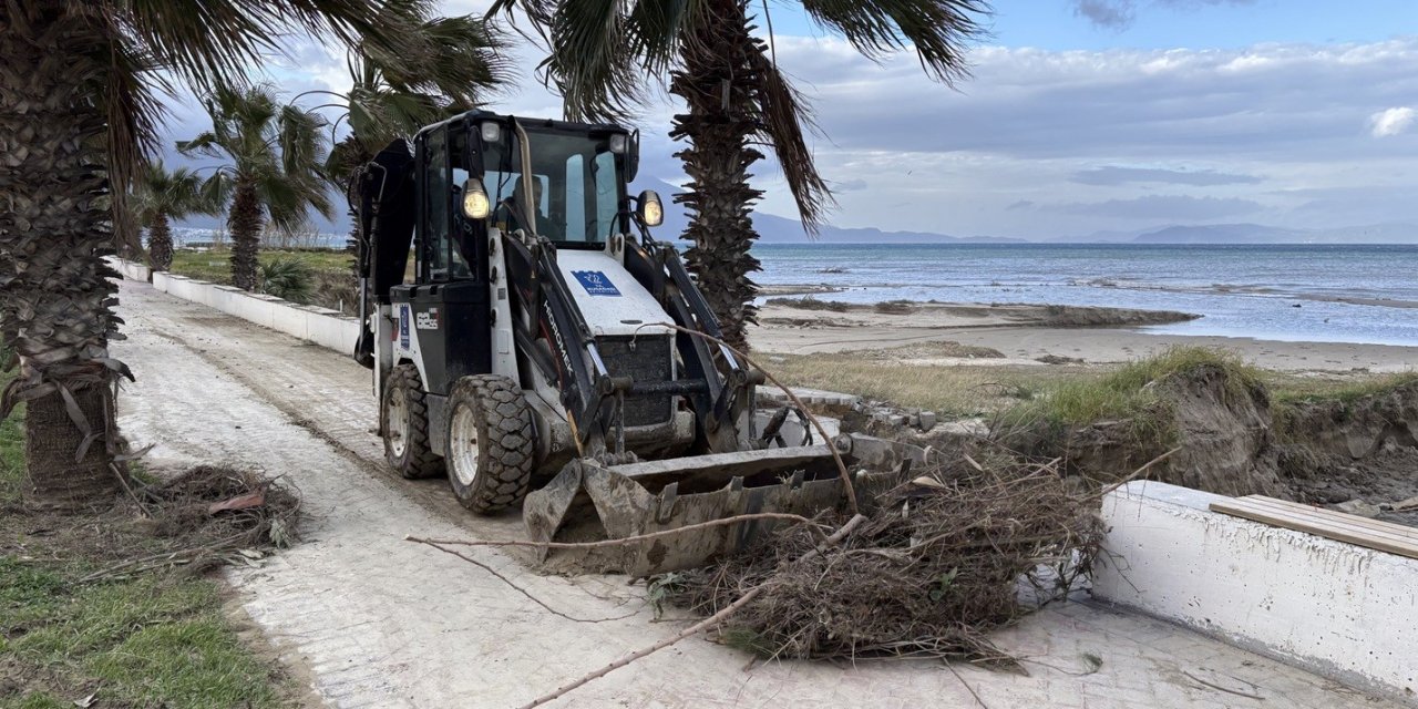 Kuşadası Belediyesi sel felaketinin yaralarını sarıyor