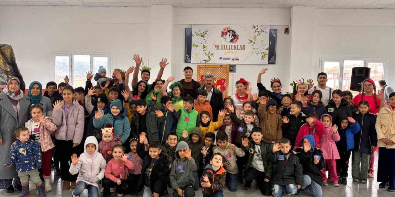 Çocuklar sağlıklı beslenmeyi tiyatroyla öğrendi