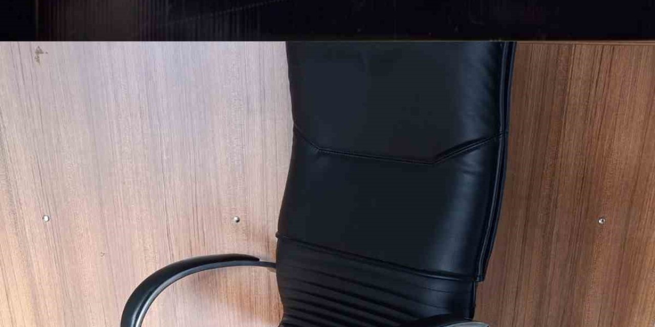 Girdiği iş yerinden koltuk çaldı