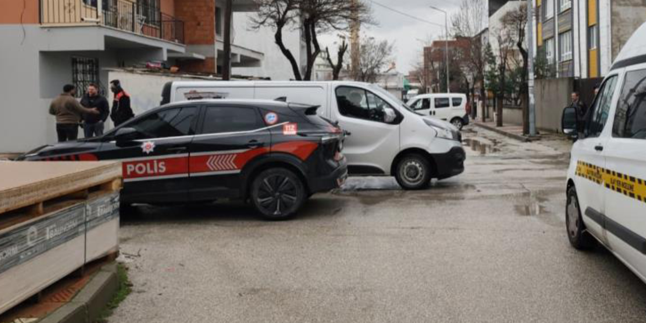 Boşanma aşamasındaki  eşini sokak ortasında öldürdü