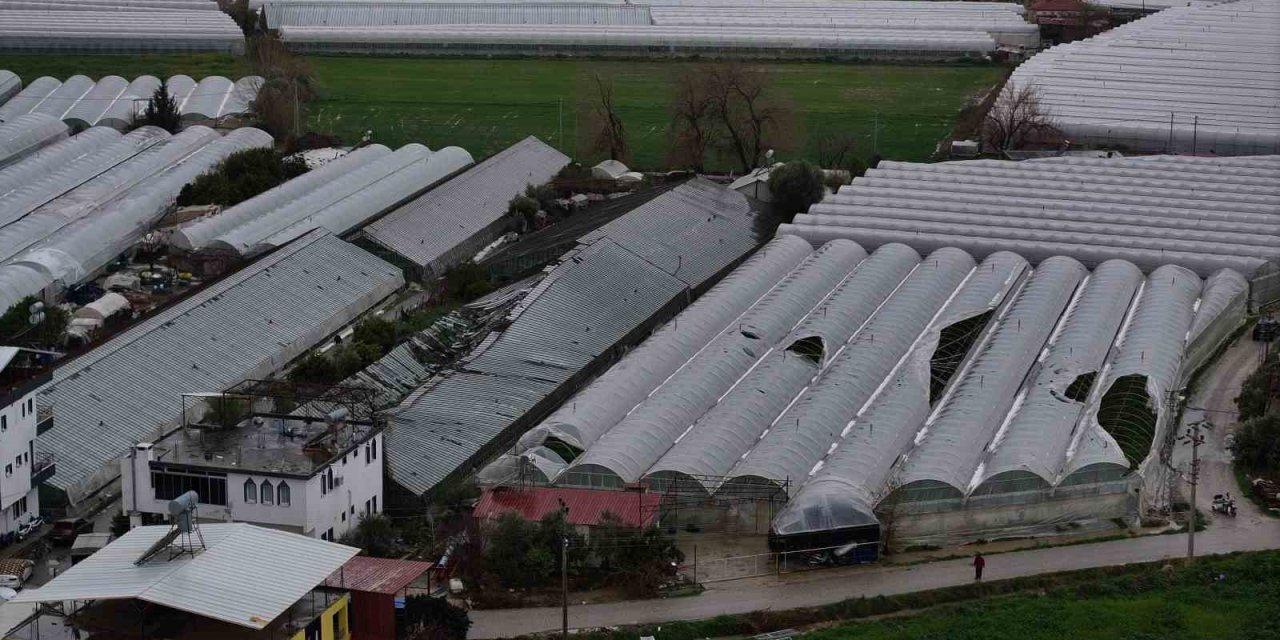 Seydikemer’de hortum, fırtına ve dolu seraları vurdu