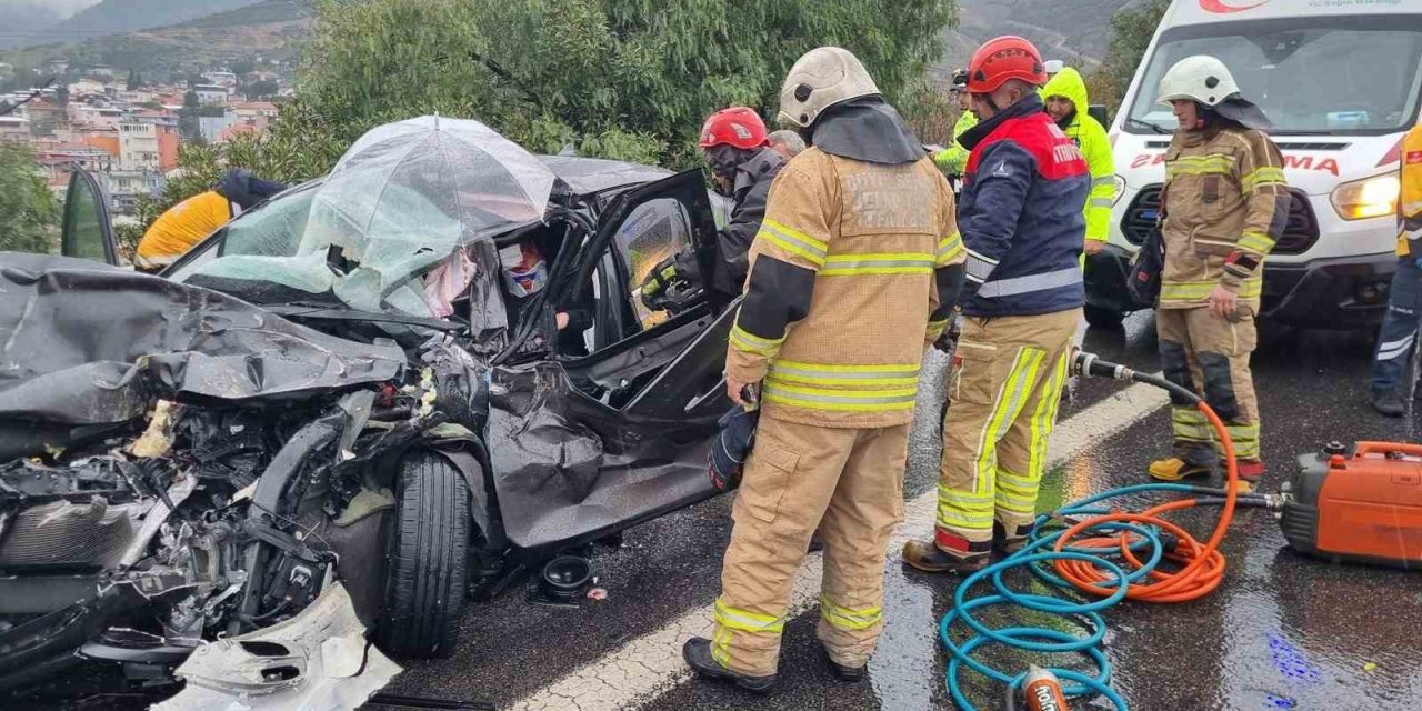 İzmir’de zincirleme trafik kazası: Çin uyruklu 2 kişi yaralandı