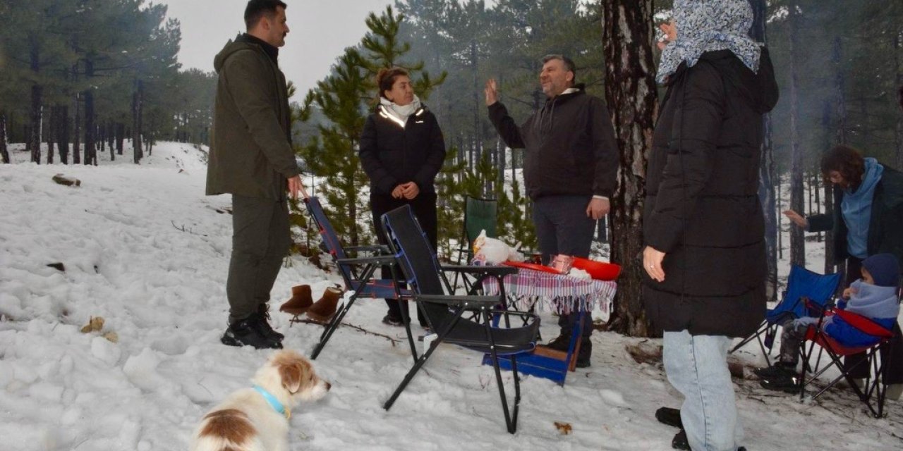 Köyceğiz Kaymakamı Kumcu, vatandaşların kar keyfine ortak oldu