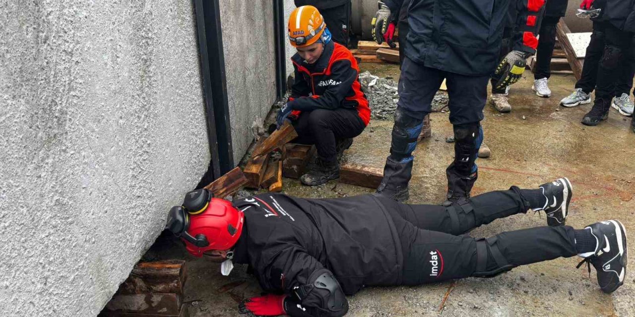 Aydın’da enkazda arama kurtarma eğitimleri sürüyor
