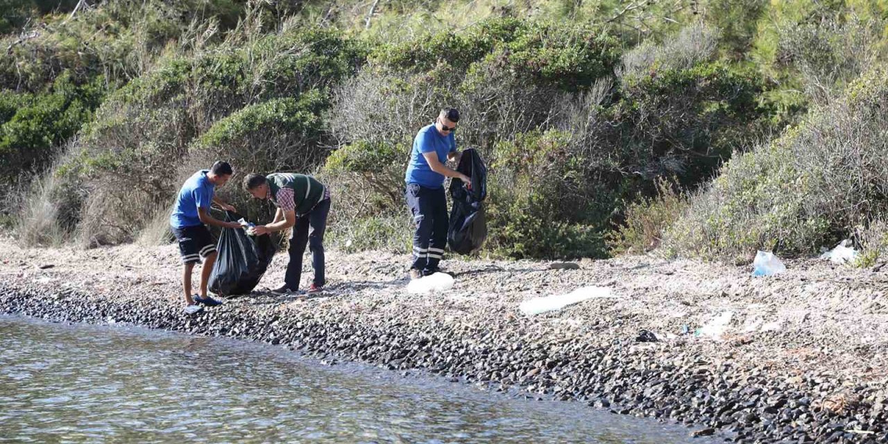 Muğla Büyükşehir’den Gökova ve Göcek’te kapsamlı kıyı temizliği