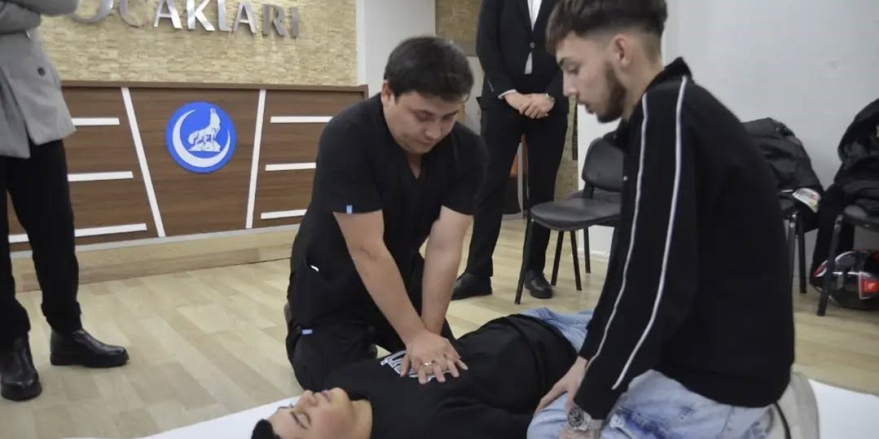 Gençler acil ve ilk yardım konusunda bilinçlendirildi