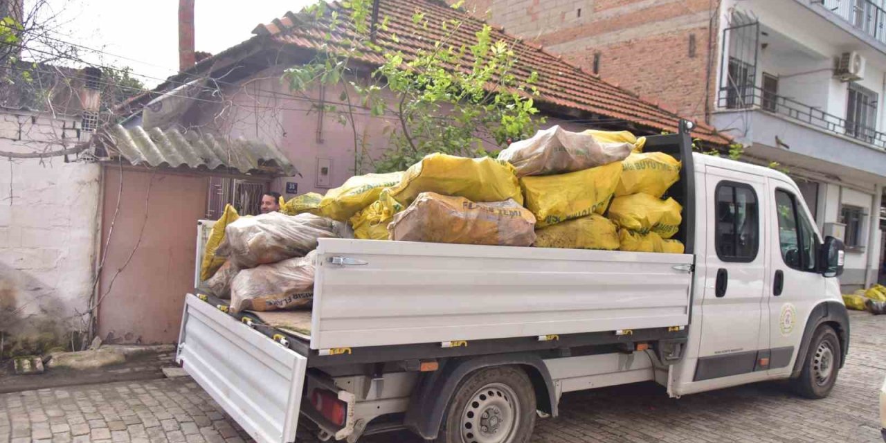 İncirliova Belediyesi’nden ailelere yakacak desteği