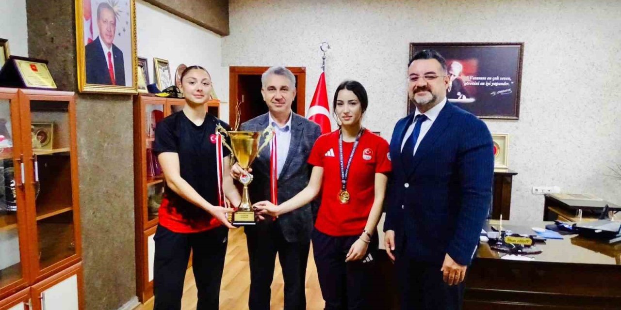 Kaymakam Abay, şampiyonlar ile bir araya geldi