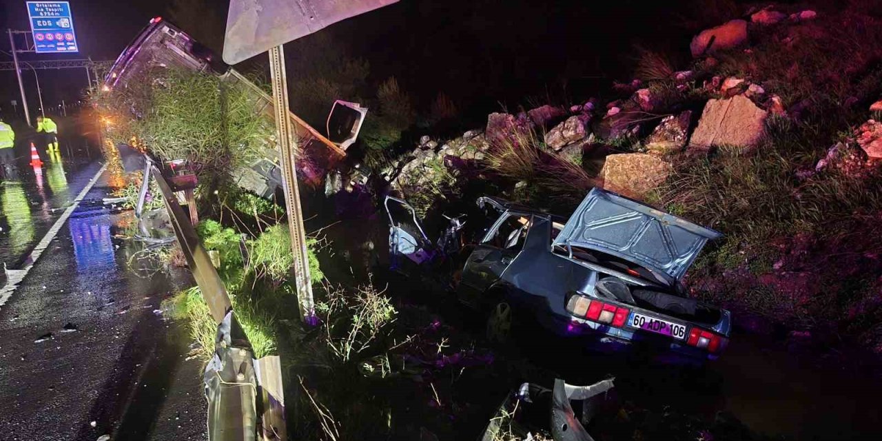 Karayolu savaş alanına döndü: 3 yaralı