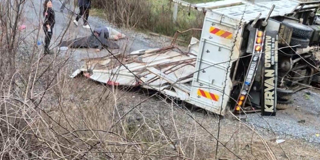 Kontrolden çıkan kamyon tali yola uçtu: 1 ölü, 1 yaralı