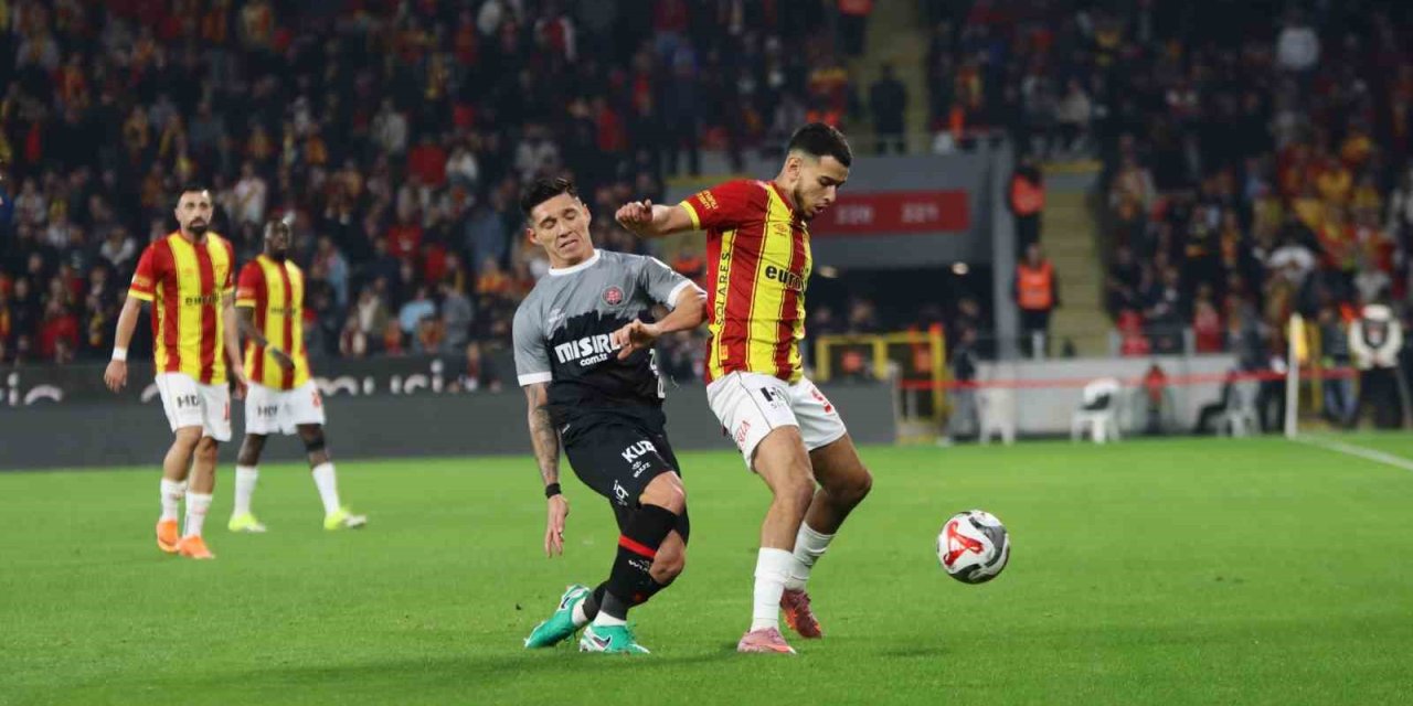 Trendyol Süper Lig: Göztepe: 2 - Fatih Karagümrük: 1 (İlk yarı)