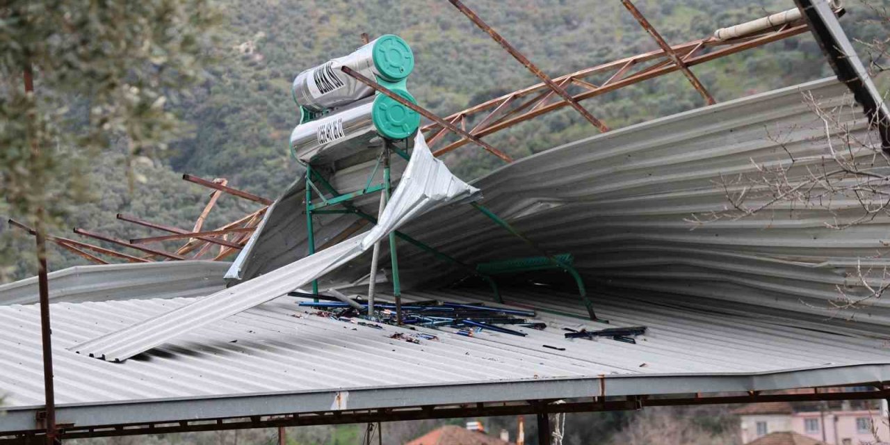 Fırtına yıktı geçti