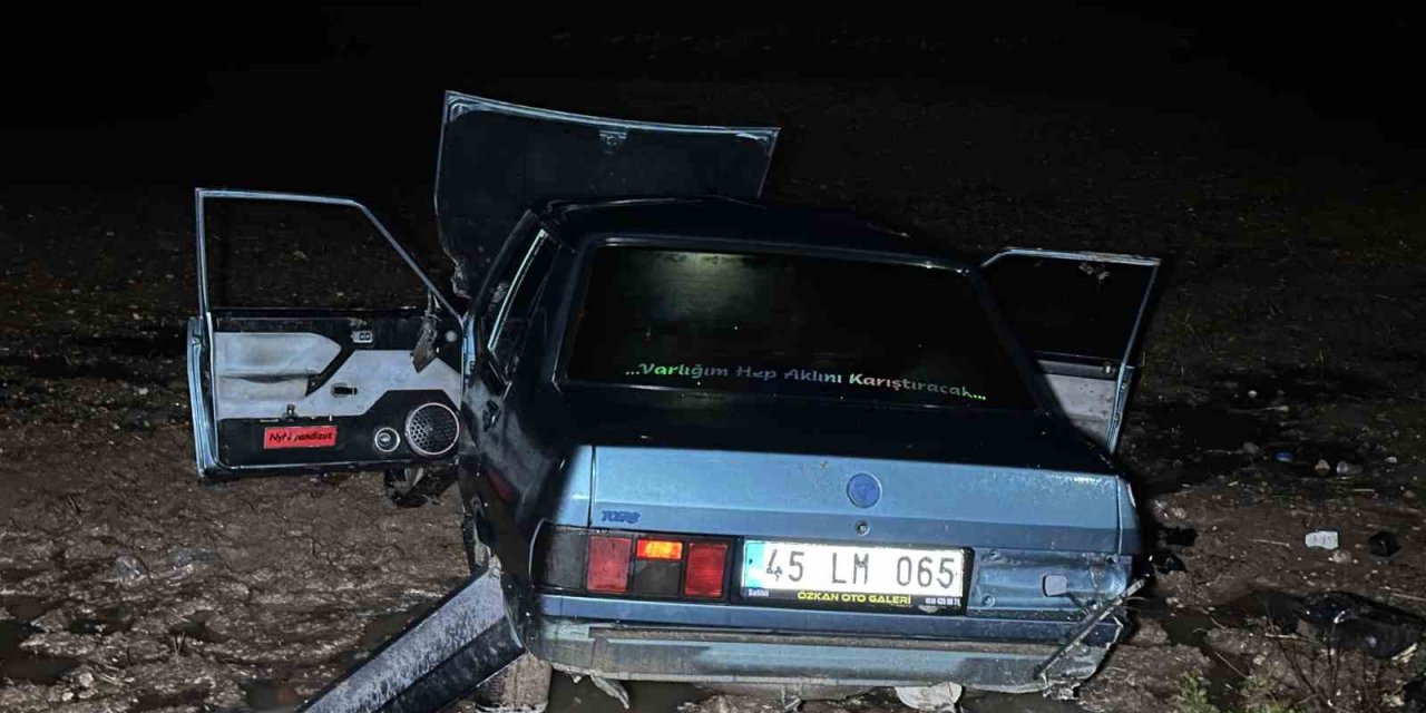 Uşak’ta iki otomobil çarpıştı: 5 yaralı