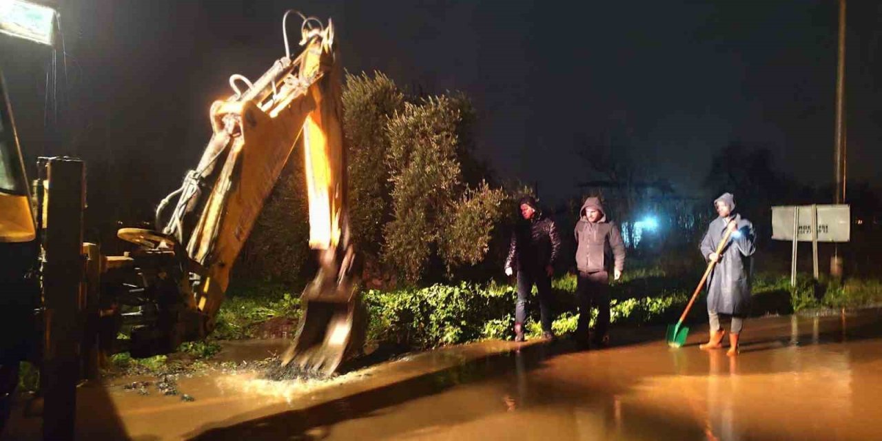 Yenipazar’da sağanak yağış etkili oldu